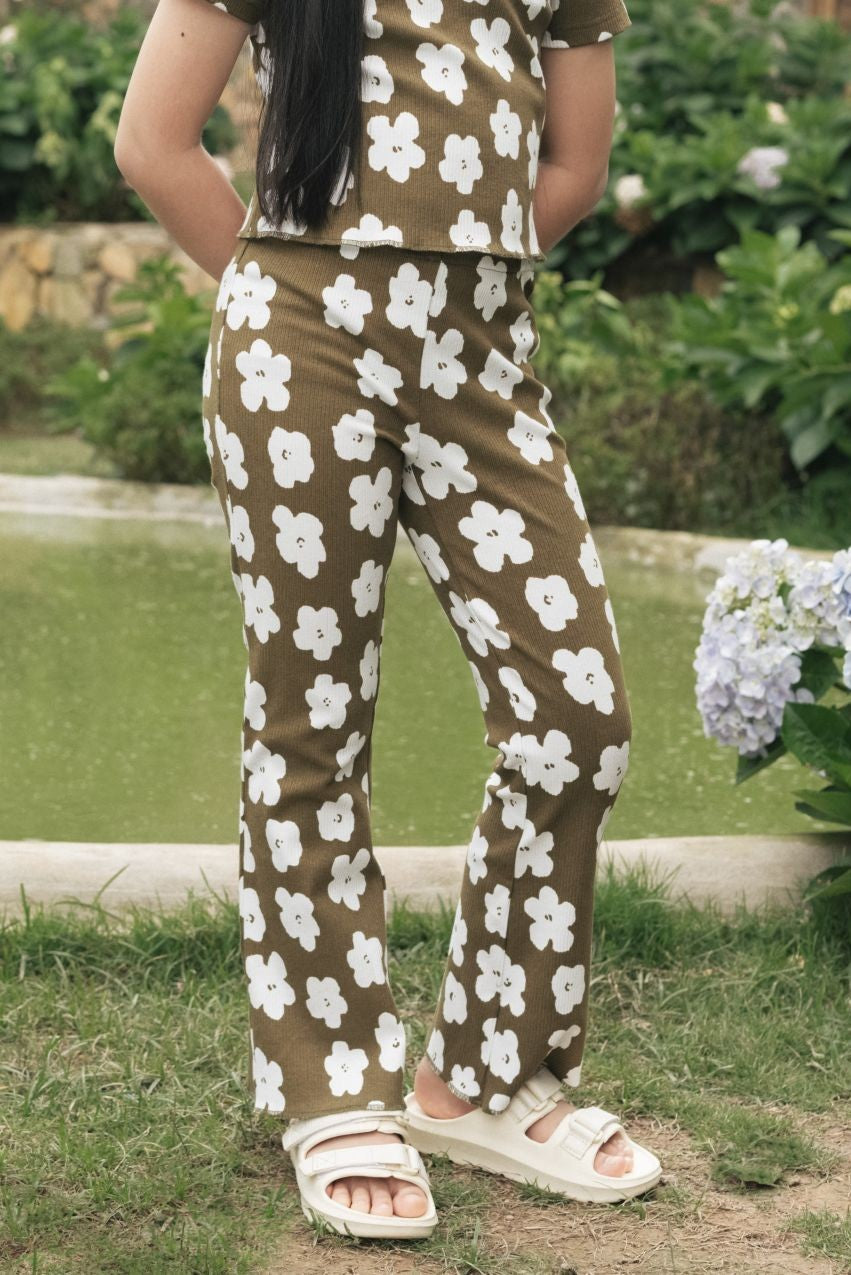 color_olive with flower print
