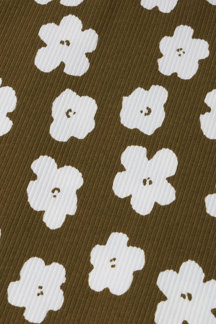 color_olive with flower print