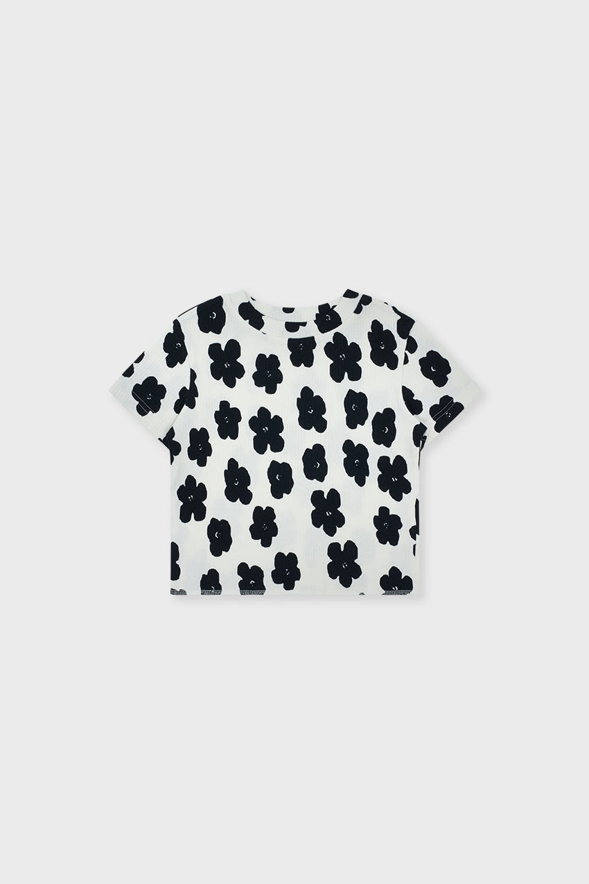 #color_off white with flower print - Front view of girls’ off-white ribbed cropped tee with nature-inspired flower print — made with organic cotton