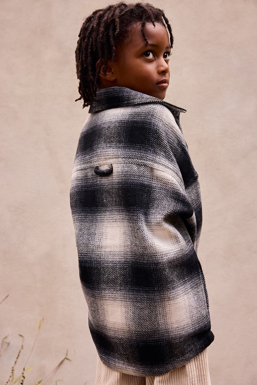 #Color_black shadow plaid