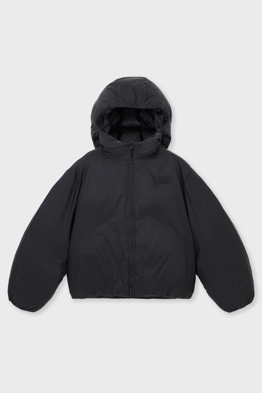 #color_black - Front view of kids’ reversible puffer jacket in black — warm, water-resistant, and made from recycled nylon