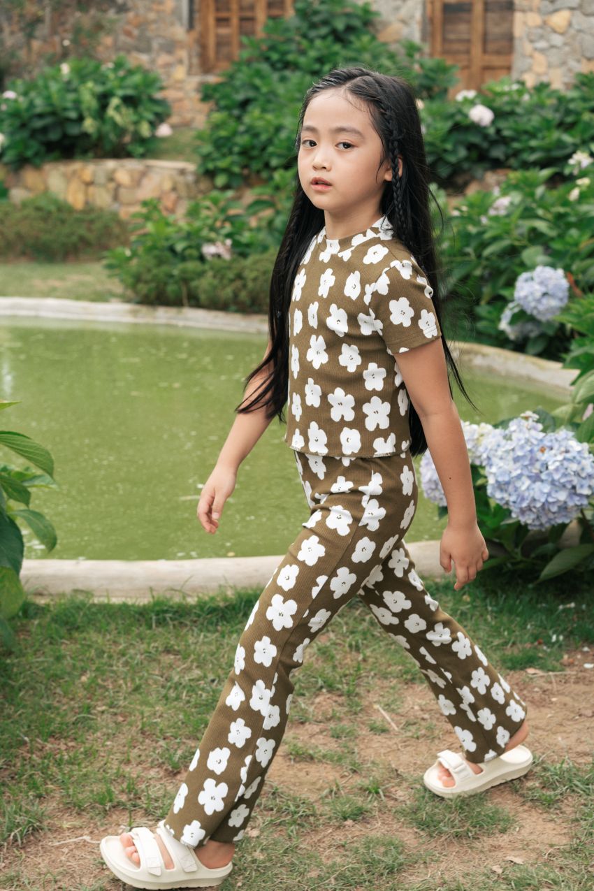 color_olive with flower print